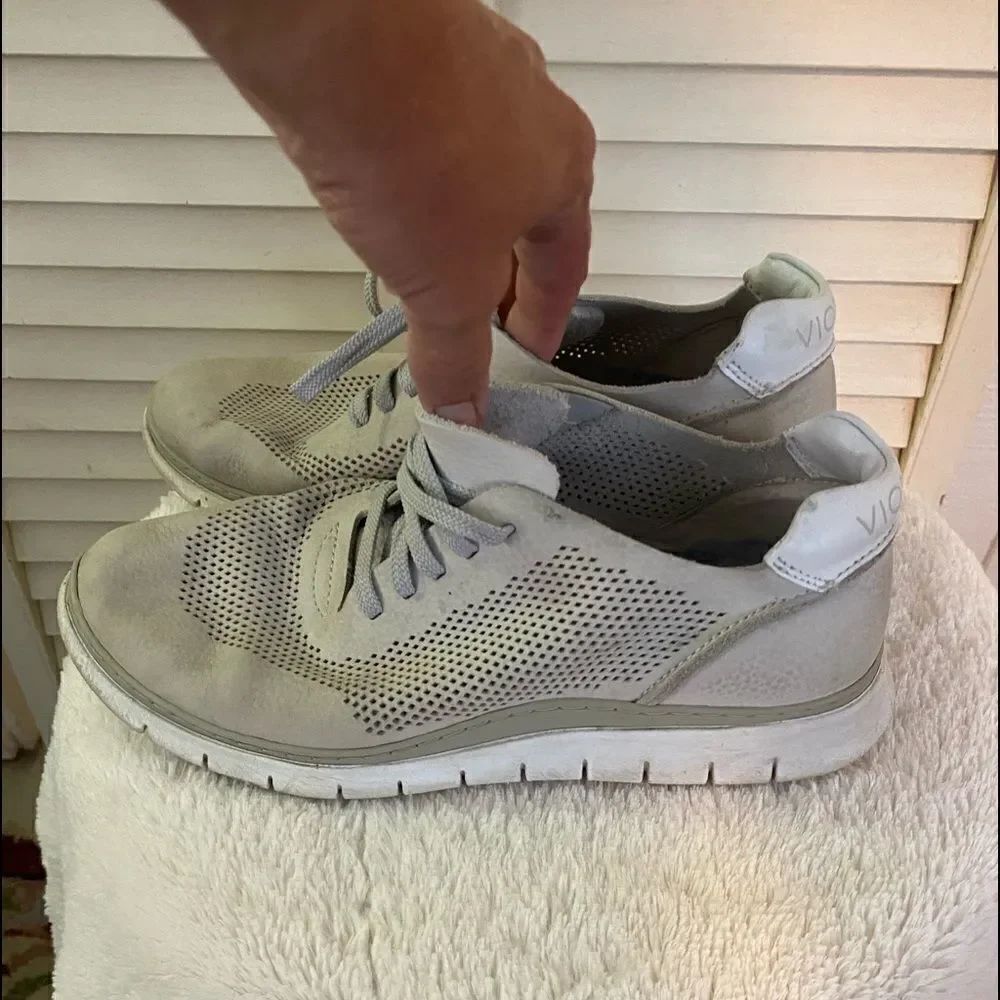 Vionic suede sneakers